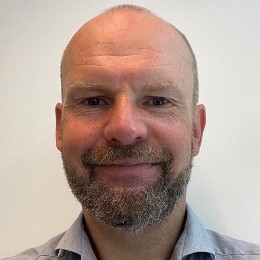 Headshot of kelly giles